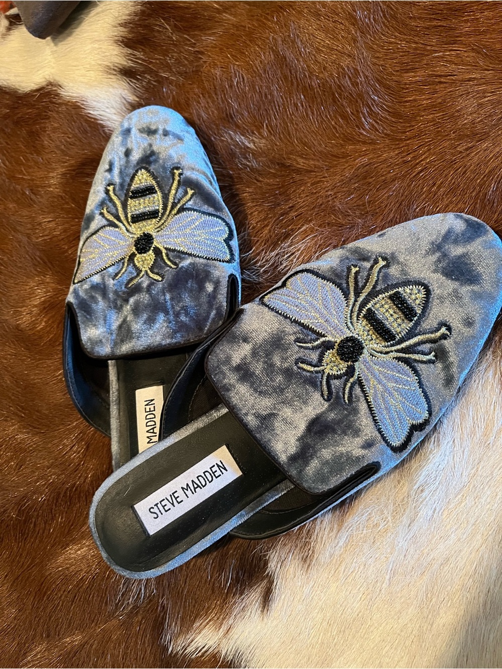 Steve Madden Blue Gray Velvet Bee Embroidered Mules